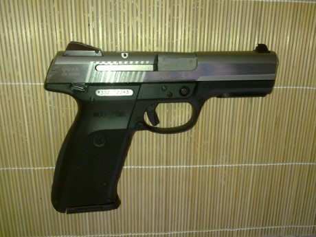 VENDIDA POR FAVOR CERRAR 
Vendo pistola SR9 Ruger 9mm  Luger "por ese maldito cupo..."
Color 00