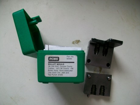 En Madrid, vendo turquesa RCBS 38-158-.357",  SWC, doble cavidad Rfª 82065, en perfecto estado. 55 00
