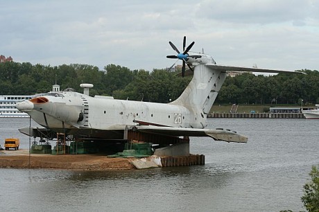no volaba muy alto...da igual que el texto esté en ruso....solo con ver las fotos, es impresionante...

https://community.livejournal.com/ru_aviation/1347006.html

saludos 70