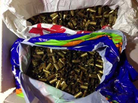 Vendo 1000 vainas de 9 mm G.F.L. ó S&B, limpias, desempistonadas Por 50 € 
albertoliart@hotmail.com 130