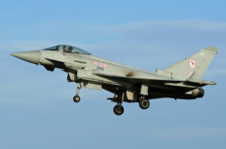Pues eso, en este hilo pretendo deleitaros como amantes de los aviones de combate que sois muchos, con 112