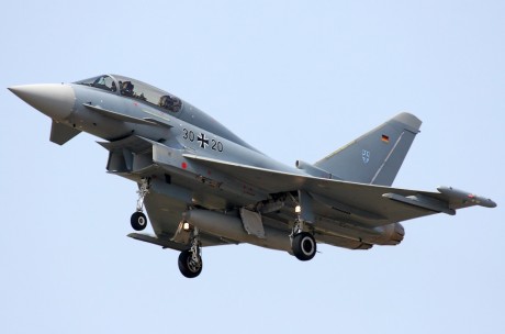 Pues eso, en este hilo pretendo deleitaros como amantes de los aviones de combate que sois muchos, con 131