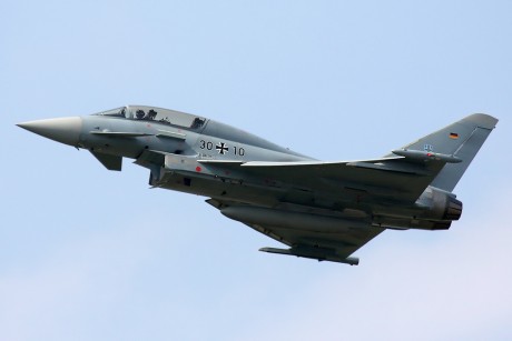 Pues eso, en este hilo pretendo deleitaros como amantes de los aviones de combate que sois muchos, con 130