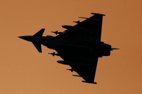 Pues eso, en este hilo pretendo deleitaros como amantes de los aviones de combate que sois muchos, con 142
