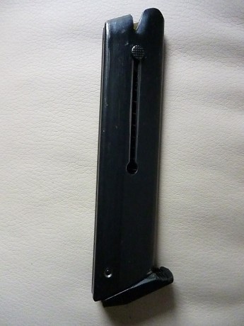 Vendo el siguiente cargador de la pistola rusa Vostok.
Como todos sabeis del calibre 22 lr.

Se encuentra 00
