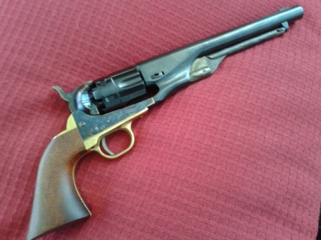 Muy buenas. Me he decidido a comprar un revolver, y el que me entusiasma el Colt Army 1860 calibre 44 80