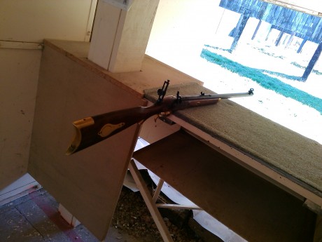 Buenas tardes, he aquì mi pequeño rifle de percusiòn ardesa Hawken Woodsman R calibre .45 y un twist de 01