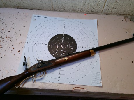 Buenas tardes, he aquì mi pequeño rifle de percusiòn ardesa Hawken Woodsman R calibre .45 y un twist de 00