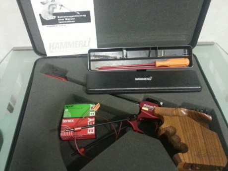 Hola, 

Vendo una pistola libre .22 Hammerli modelo FP10 en perfecto estado, con pocos tiros.

Maleta 02