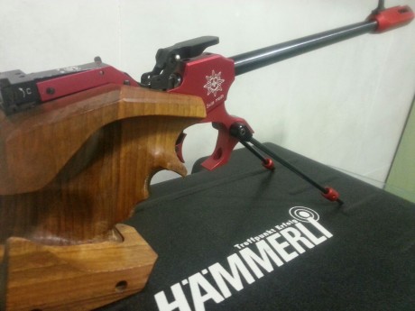 Hola, 

Vendo una pistola libre .22 Hammerli modelo FP10 en perfecto estado, con pocos tiros.

Maleta 01