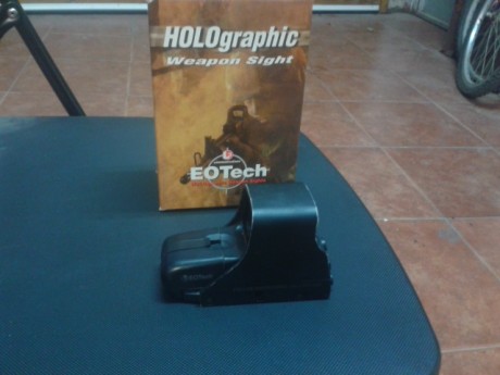 Vendo visor holografico eotech 511.A65. Tamaño  compacto. Utiliza pilas lr1  El visor está usado y como 02