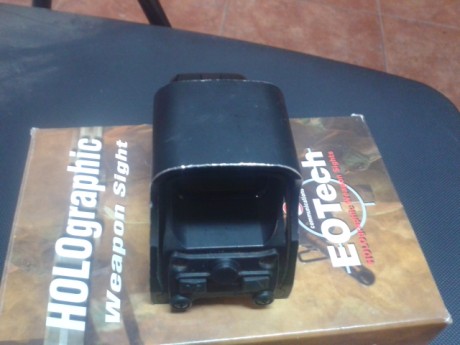 Vendo visor holografico eotech 511.A65. Tamaño  compacto. Utiliza pilas lr1  El visor está usado y como 11