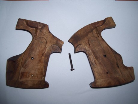 vendo cachas para revolver Smith & Wesson 686 anatomicas 

son para mano mediana -grande 

65 euros 90
