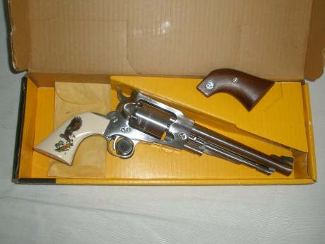 Vendo este revólver de avancarga de la casa Ruger, modelo Old Army cal. 44, fabricado en acero inoxidable. 10