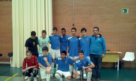 pues asi es los chavales del pueblo se han animado a  organjzarse para competir  por primera vez,ya estuvieron 00