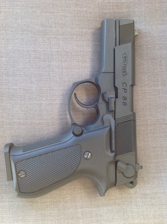 Cambiaría esta Walther CP88 de CO2 a estrenar (ni un tiro) por otra similar de fogueo.
Mando mas fotos 01