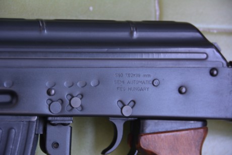 Vendo fusil AK 47 fabricado por la casa FEG de Hungría en calibre 7.62x39, como podeis apreciar en las 10
