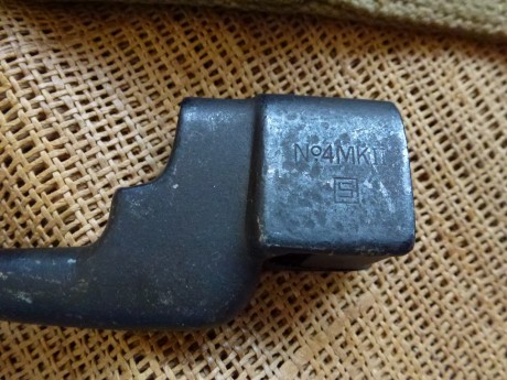 Buenas, vendo:
Cinturón 2ª G.M británico 37 PATTERN y bayoneta tipo pincho (spike bayonet) producida por 00