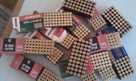Hola, cambio vainas del calibre 38 special de un solo uso sin desempistonar y en sus cajas originales 00