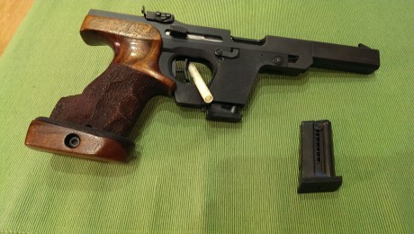 Se vende walther GSP calibre 22'' 2 cargadores en buen estado, el precio son 475€ mas portes si los hubiera, 01