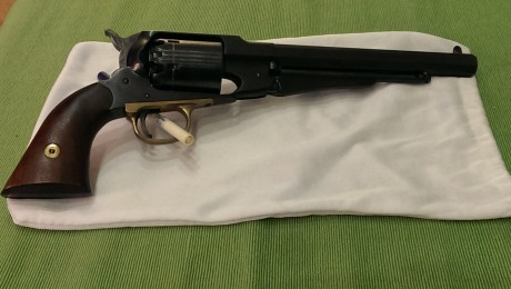 Se vende revolver de avancarga ASM cal.44, el precio 125€ mas portes si los hubiera, preferiblemente en 00