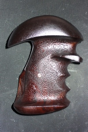 Pongo a la venta estas dos cachas deportivas, para revólver Colt Python, pues las tengo muertas de risa. 11