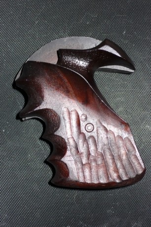 Pongo a la venta estas dos cachas deportivas, para revólver Colt Python, pues las tengo muertas de risa. 10