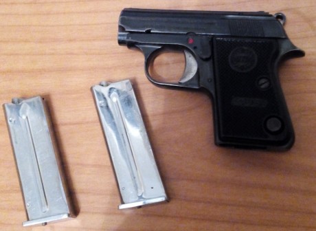 Se cambia Astra CUB del calibre 22 corto, con dos cargadores, dos fundas, caja y manual de instrucciones.

Características:
- 00