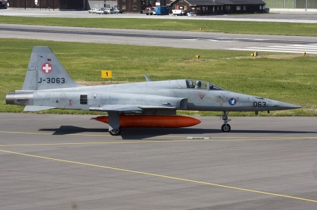 Pues eso, en este hilo pretendo deleitaros como amantes de los aviones de combate que sois muchos, con 02