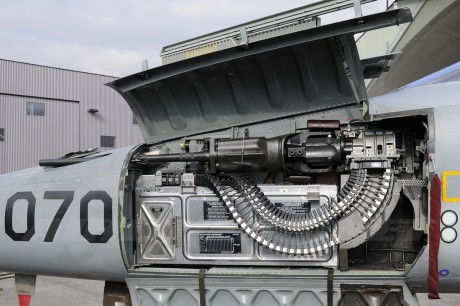 Pues eso, en este hilo pretendo deleitaros como amantes de los aviones de combate que sois muchos, con 01
