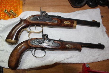 Hola, pongo en venta dos pistolas de Ardesa del calibre 45, una es una Patriot y la otra es una Piooner.

Funcionamiento 12