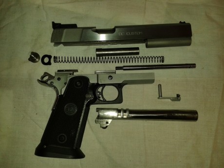 Se vende SPS CUSTOM 9mm 6" con 2 cargadores alta capacidad y maletin de transporte original SPS 800€
Tiene 00