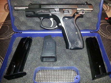 ===VENDIDA===
VENDO CZ 75B
(9mm con carro del 22LR)

·	Arma perfecta para quien se inicie en el tiro
·	Está 00