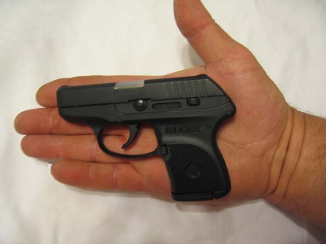 Me gustaría saber la opinión de algún usuario de esta pistola :roll: . 00