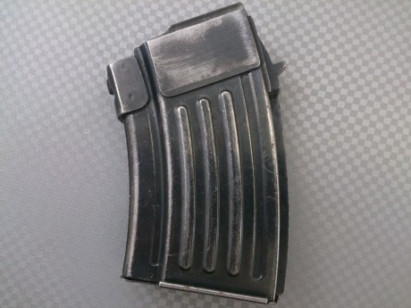 Hola, vendo un cargador de acero original de AK-47 de 10 tiros.  Está  usado pero funciona perfectamente. 00