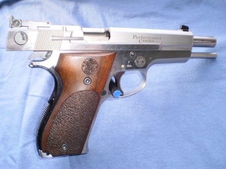 se vende pistola Smith &wesson de 5 ".modelo 952-2 performance center
Muy buen estado acero inoxidable
dos 10