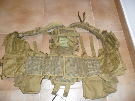 Pongo en venta un chaleco réplica del sudafricano M83 de la marca MILTEC de muy buena calidad de color 02