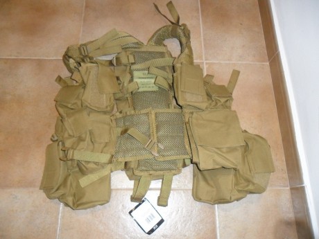 Pongo en venta un chaleco réplica del sudafricano M83 de la marca MILTEC de muy buena calidad de color 01