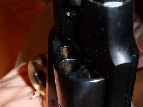 Hace poco mi mujer y yo adquirimos sendos revólveres de avancarga, replicas del llamado remington new 70