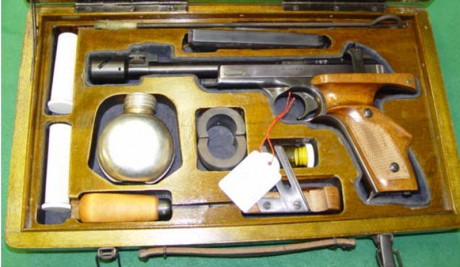Hola a todos, tengo hace tiempo una vostok margolin 22LR, he visto muchas pero solo una como la mia, con 40