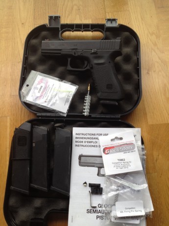 Vendo Glock 3era Gen, con:
- Alza y punto de mira Warren Sevigny Competition
- Mira original glock, 2 00