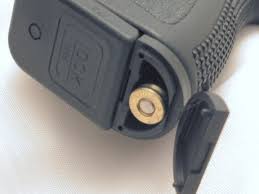 Hola 

Tengo una Glock 19 creo que de 3ª Generacion, la tengo desde el 2006 y está como el primer dia, 50