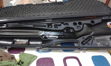 Se vende escopeta Benelli Comfort en perfecto estado, tiene 13 meses, se vende por no usar. Preguntar 02