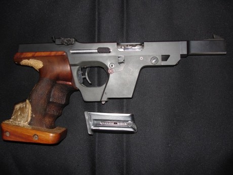 Walther GSP-22 LR y carro del 22 corto. Se incluye maletín de transporte rígido.
Del 22 LR, solo dispone 01