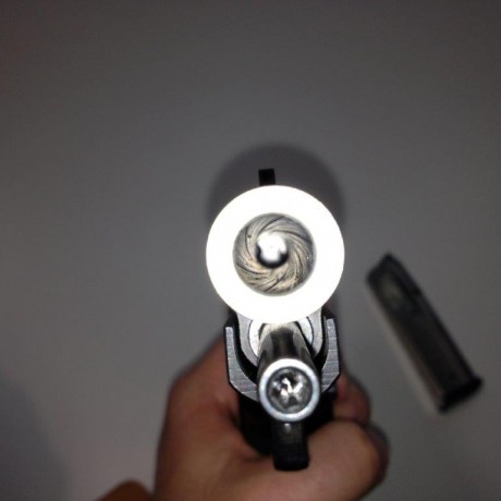 Cambio pistola STI EAGLE 5.1 del calibre 40S&W. El lote incluye, la pistola, 3 cargadores, las miras 10