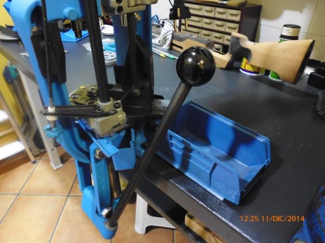  VENDIDA . Por dejar la recarga quiero vender una prensa Dillon 650 xl, die dosificador extra, y otro 21