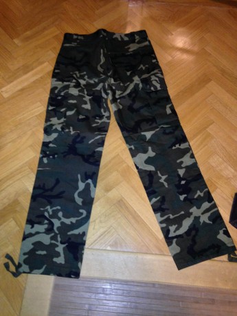 Hola
tengo un pantalon camuflaje del ejercito español, talla 1N, a estreno, sin usar y me lo he probado 00