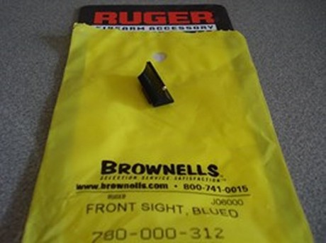 Buenas a todos.

 Pongo en venta varios repuestos o accesorios ORIGINALES de “RUGER”  que me han sobrado 71
