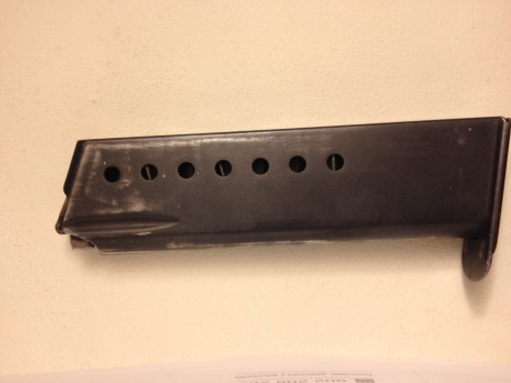 Hola compañeros.
En venta cargador SIG P-210 fabricación SUIZA calibre 9mm 
Precio 105€ portes incluidos 00