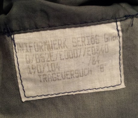 Se vende lote reproducción emblemas de la Luftwaffe.

Hombreras Capitán 30 eur. VENDIDAS
Parches de cuello 00